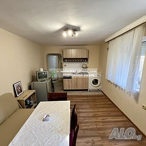 №4020 Гараж със задгаражна стая за жилищно ползване, квартал Воеводски, Хасково.