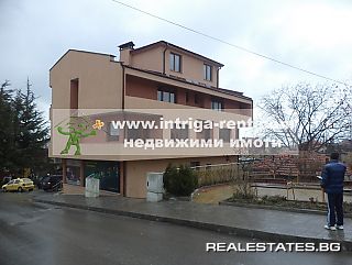 808. Самостоятелна сграда