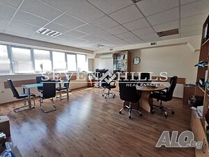 Офис сграда в Северна промишлена зона под наем