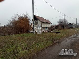 Едноетажна къща в село Стара река