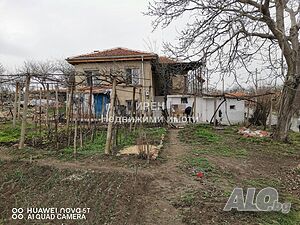 Двуетажна къща в село Калчево
