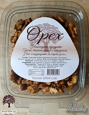 Орехова ядка. Орехова черупка. Сладко от зелени орехчета.