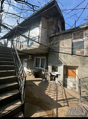 Голяма къща с двор 2+1 етажи, 6 стаи, тухла, 170м²