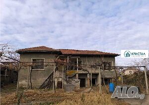 Парцел с къща