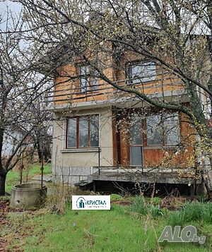 Двуетажна къща в Зелениково