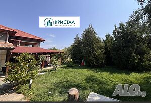 Продава се реновирана, самостоятелна къща в центъра на с. Момино село