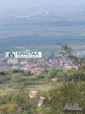 Двуетажна вила във вилната зона на с. Куклен