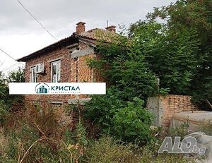 Тухлена къща с дка двор в Граф Игнатиево