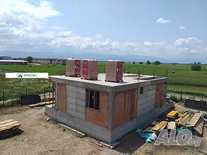 Нова двуетажна къща с двор в Строево