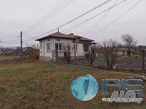 Предлагаме за продажба тухлена къща в с. Дибич