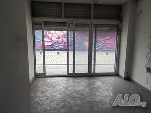 Търговско помещение в началото на Женския пазар