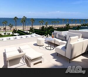 Луксозна триетажна вила на самия плаж в Los Alcazares, Murcia