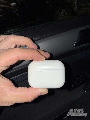 Apple AirPods Pro (2-ро поколение) в отлично състояние.
