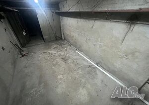 Продава монолитен гараж