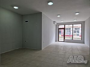 Помещение 70м2, 390€/месец. Осигурен Без СИНЯ ЗОНА!!! Ново, Център