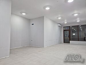 Помещение 70м2, 390€/месец. Без СИНЯ ЗОНА!!! Ново, Център