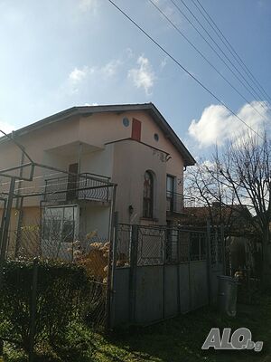 Продава се масивна, триетажна къща в село Ливада на 20км. от Бургас. От собственици.