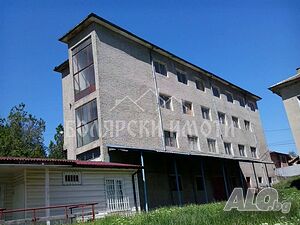 Търговска сграда в село Самоводене