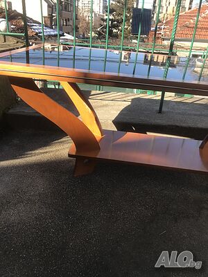 Холна маса от дърво и стъкло