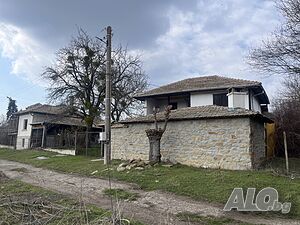Две къщи в парцел 2750 кв. м