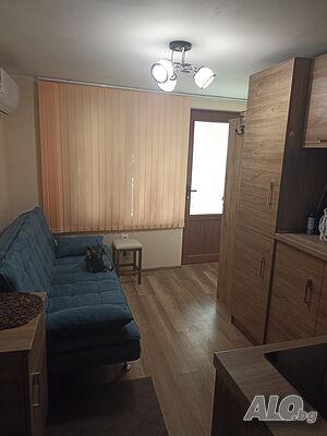 Малко уютно студио в широк център