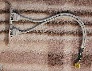 Планка извеждаща 2 бр. USB портa от дънната платка на задния панел на компютър