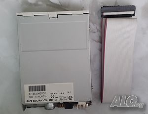 Флопи дисково устройство 3.5”/ 1.44МВ + data кабел и 4 бр. винтчета