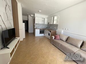 Тристаен апартамент във вилна зона Зора
