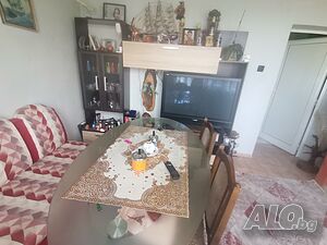 Двуетажна къща в село Горица