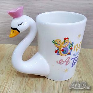 1316 Керамична чаша Лебед принцеса с розова корона Once upon a time 350ml