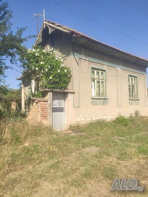 Къща в село Лозен