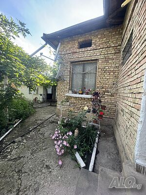 Едноетажна къща, с. Буховци