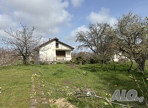 ПАРЦЕЛ с КЪЩА за продажба в гр. Варна, кв. Галата: