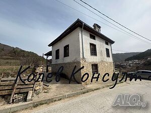 Предлагам двуетажна къща в село Смилян