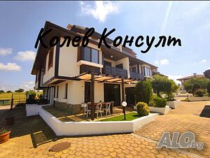 Продавам самостоятелна къща в затворен комплекс в с. Лозенец