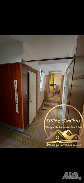 продавам КЪЩА (първи и втори етаж) в град Стара Загора, кв. Самара 1.