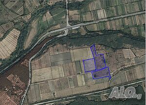 Продава 3 поземлени имота - 22.05 дка до главния път с. Бяга