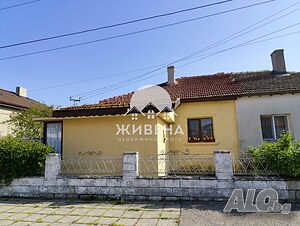 Агенция ЖИВЕНА продава къща-близнак в град Каварна