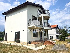 Агенция ЖИВЕНА продава самостоятелна къща в с. Равна гора
