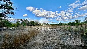 Продава парцел в регулация 3 дка с едноетажна сграда с РЗП: 240 кв.м (бивше училище) в с. Градини