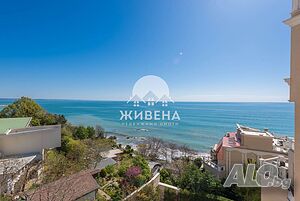 Тристаен апартамент с морска панорама и паркомясто, на първа линия море, м-ст Кабакум, гр. Варна