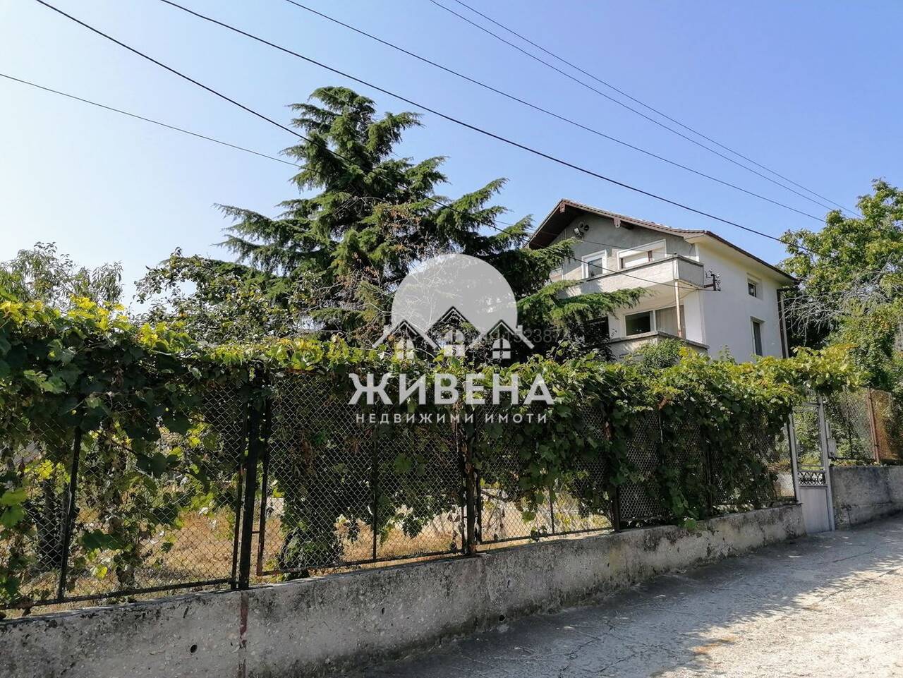 Продавам парцел в местност Долна Трака, с възможност за РЗП: 1090 кв. м