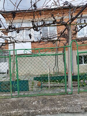 Двуетажна къща с двор в село Прилеп