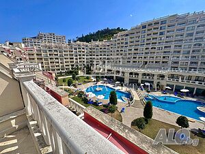 Varna South Bay - невероятен двустаен апартамент с моркса панорама, 126 кв.м.