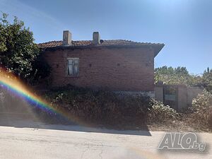 Самостоятелна Къща в Село Говедаре с над 850 м2 Двор