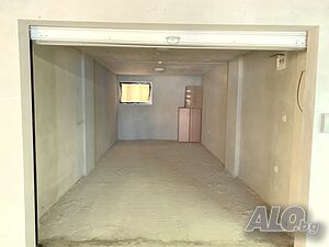 Топ локация - Голям гараж - Топ цена - Ролетна врата с дистанционно управление -