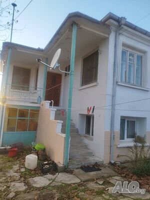 🏡 Продава се къща в центъра на село Калековец