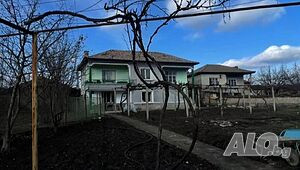 Продава се двуетажна къща в с. Нови Извор