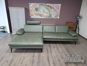 Тъмно зелен кожен ъглов диван с лежанка Dieter Knoll