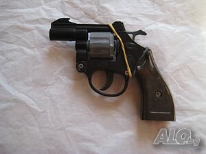 Детски пистолети, автомати и арбалети - с капси, стрелички и щракащи